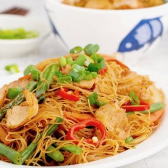 Chicken stir fry with noodles  fam 4